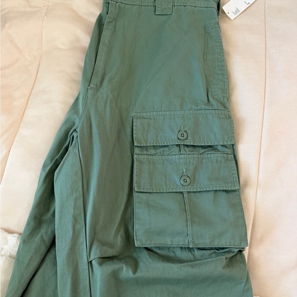 NWT Urban Outfitters Green Cargo Pants - Picture 3 of 11